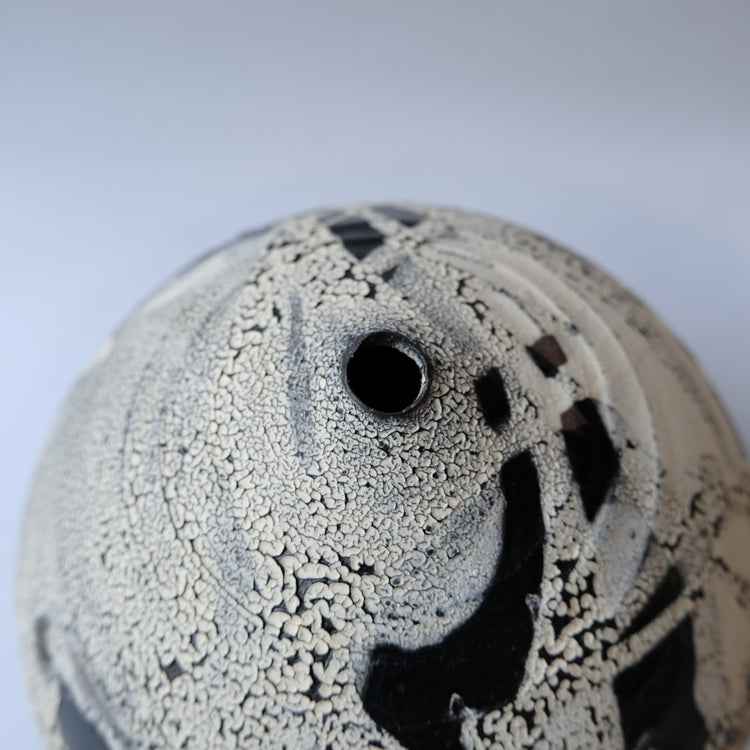 AKIHIRO NIKAIDO -  GYOKUKAKU(玉殻)VASE①